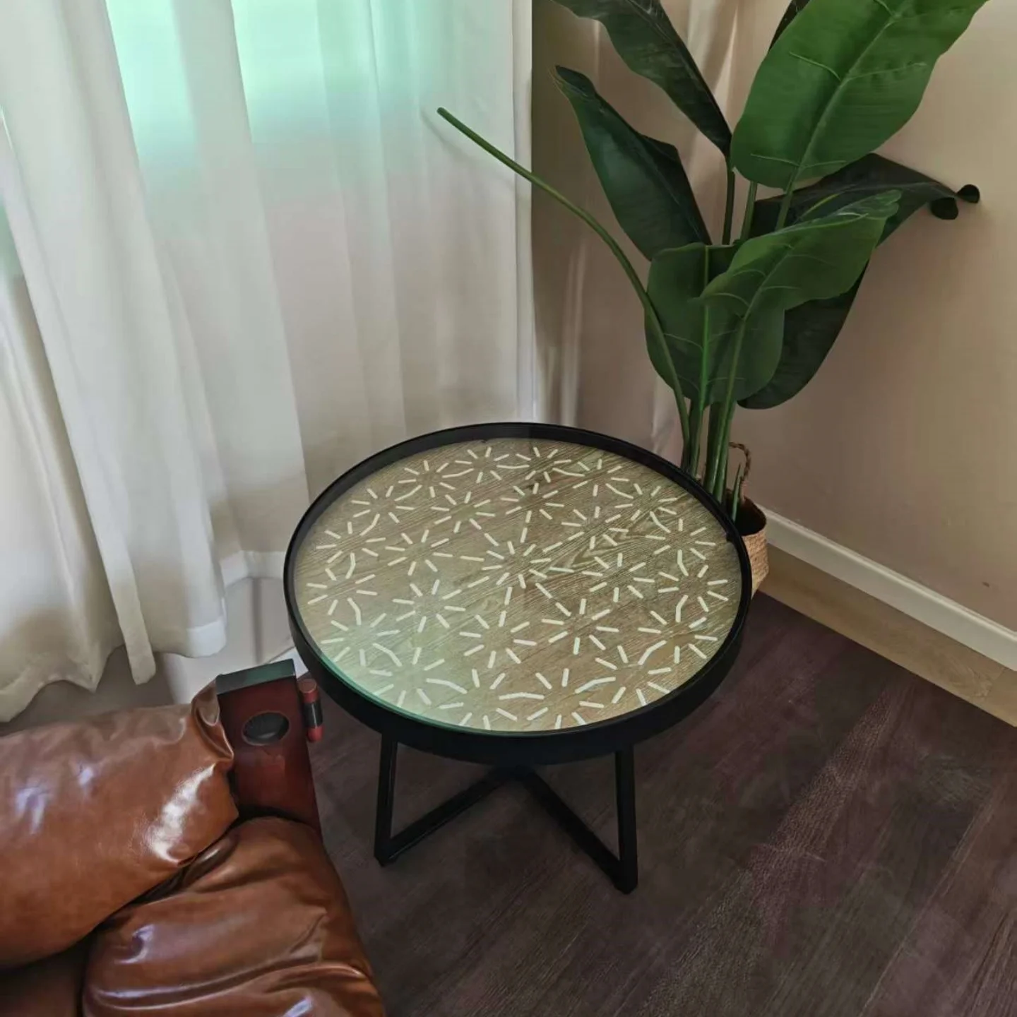 

Bohemian carved solid wood round coffee table creative tempered glass Moroccan style coffee table sofa living room table