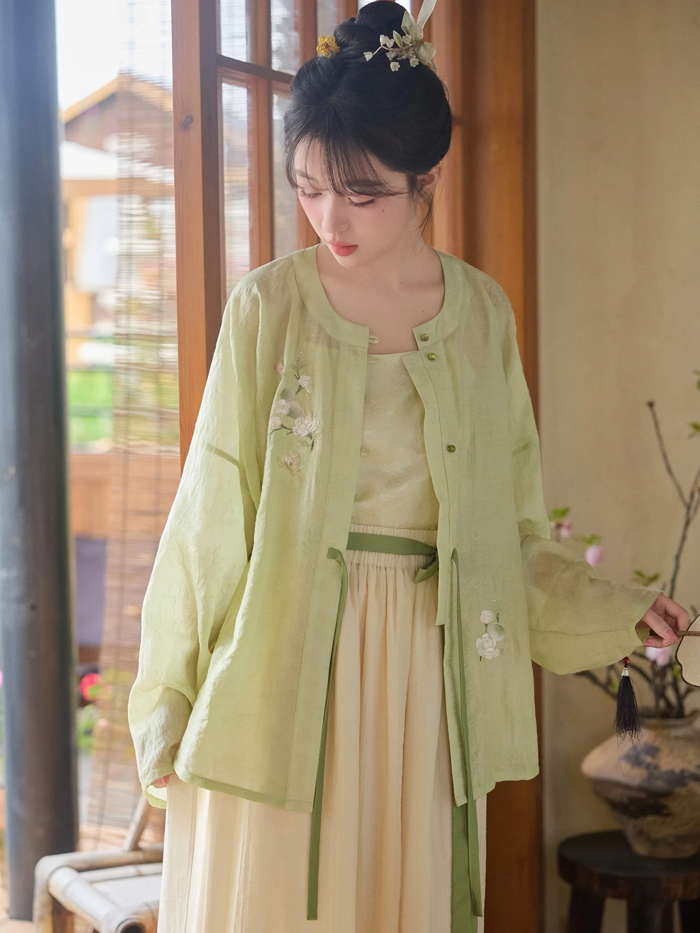 

Qiumu 【 Qingmei Jami】 Embroidered round Neck Short Shirt Bow Pocket Sleeve Ming Dynasty Hanfu Spring Summer Hanfu