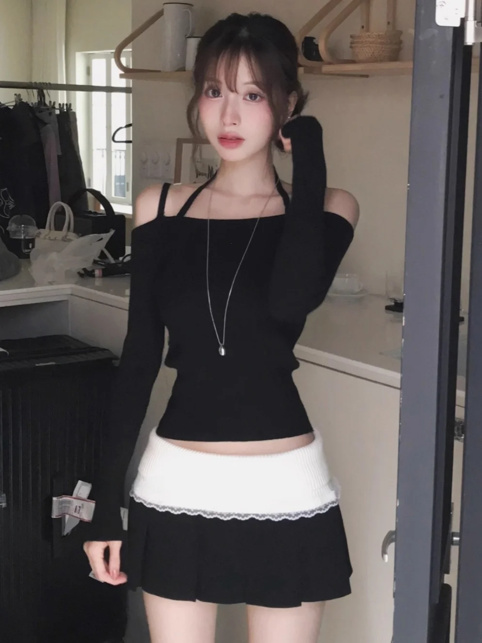 

Уникальный корейский вязаный топ SEI с длинными рукавами и открытыми плечами, облегающий, с вырезом, базовый слой, универсальный, осенне-зимний, модный.