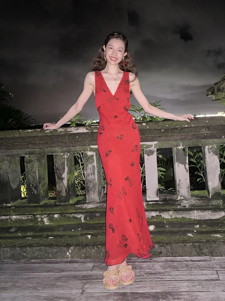 Retro Red V-Ne Sexy…