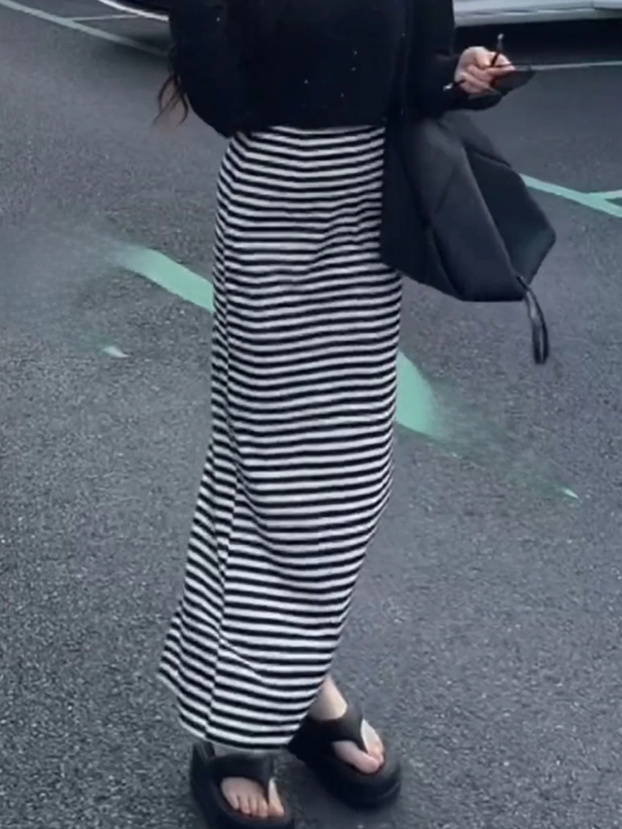 

Весна 2026: Новая женская повседневная юбка миди в полоску с завышенной талией, облегающая, с запахом, в корейском стиле, для офиса и повседневной носки.