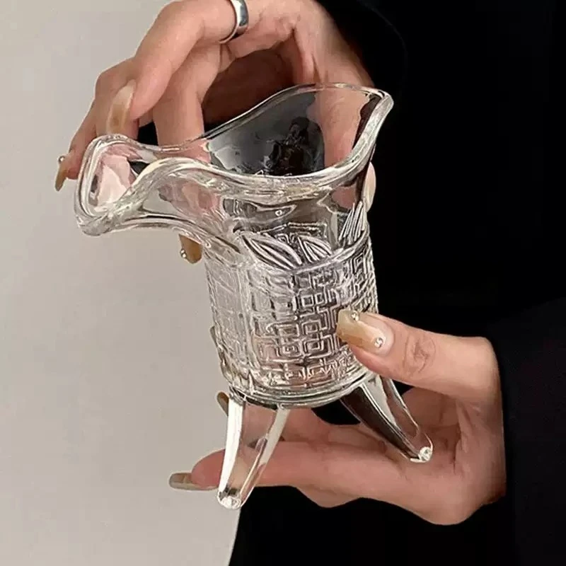 مضحك العتيقة تشين شي هوانغ فنجان الشاي كوب الجاز الإمبراطور القديم ثلاثة أرجل كوب كأس النبيذ الإبداعي الزجاج