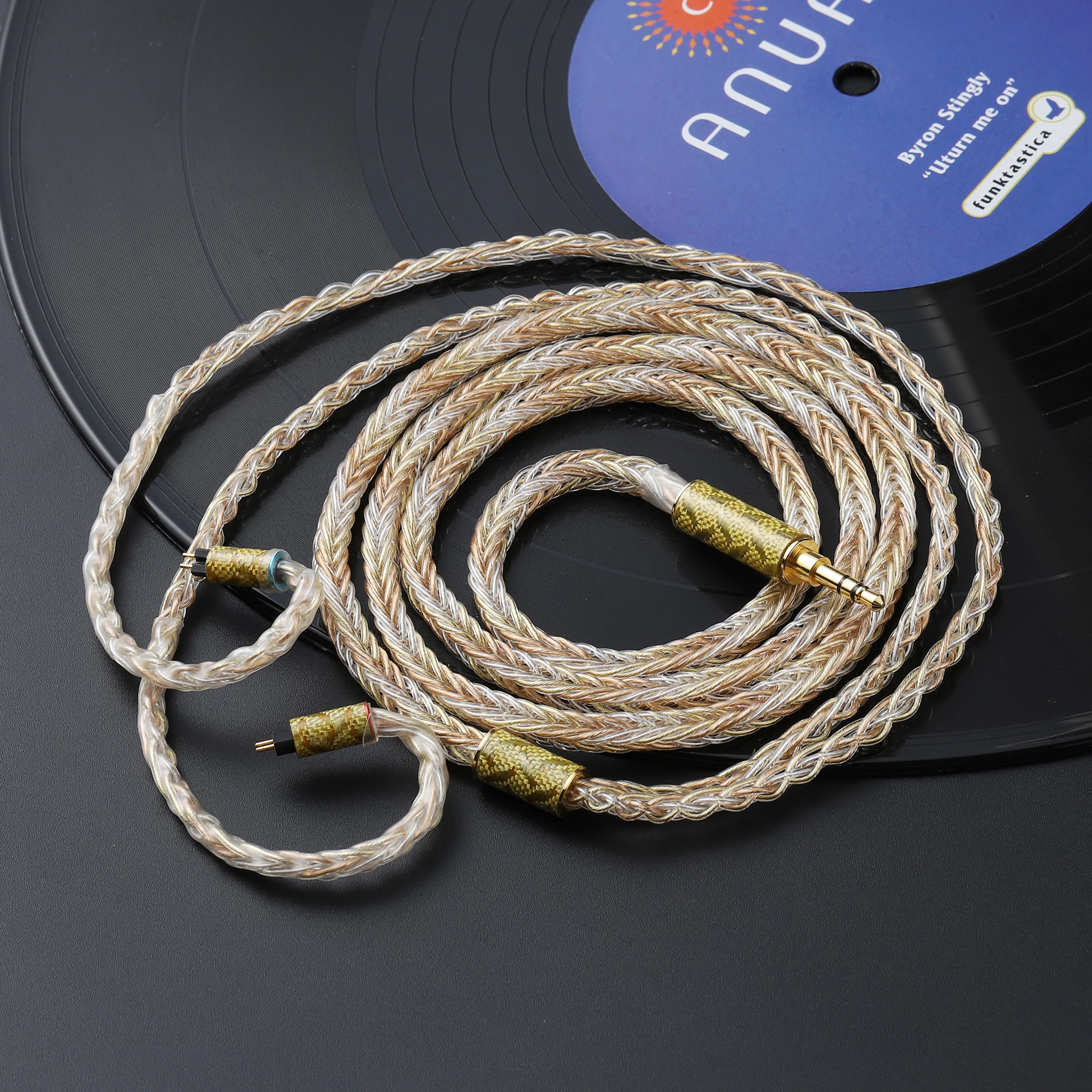 

Gold-silver-palladium alloy + sterling silver gold-plated + single crystal copper gold-plated 12-strand headphone upgrade cable