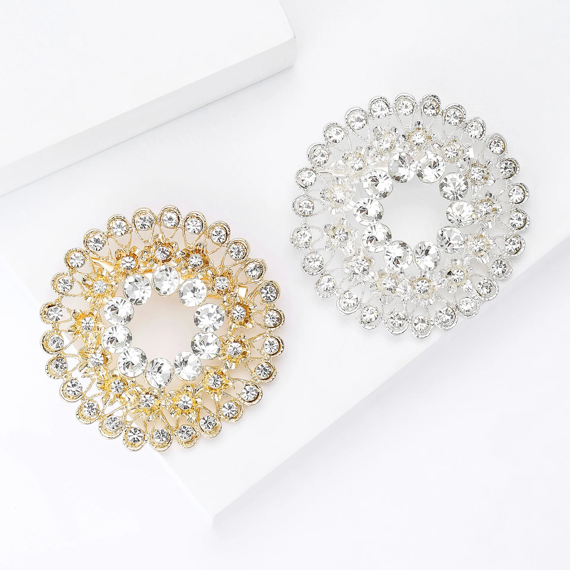 بروش خاتم من حجر الراين مرصع بالألماس، هدية إكسسوارات الملابس ذات شارة معدنية راقية ومبتكرة ومتعددة الاستخدامات