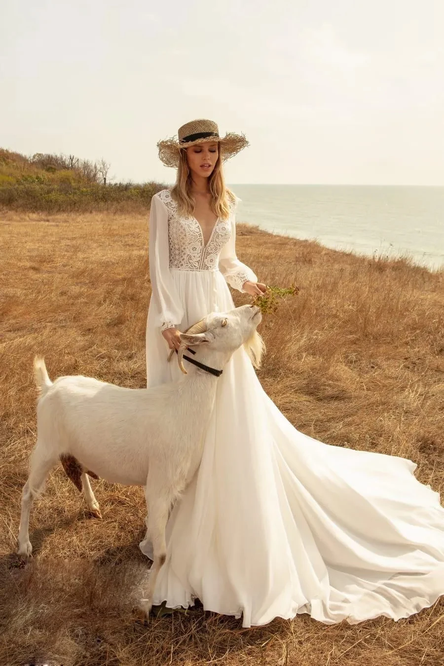 Belle robe de mariée à manches longues A-Line Boho, robe de mariée sexy, décalcomanie à col en V, plage, photographie de plein air, robe de soirée nuptiale romantique, personnalisée