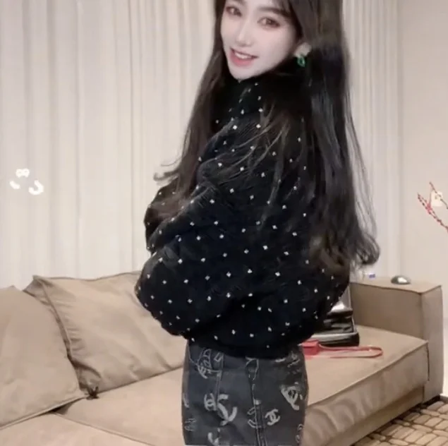 Nowa kolekcja wiosna 2025: Damska kurtka bejsbolówka ze skóry ekologicznej, luźny krój, wyszczuplająca, modna odzież wierzchnia, stylizacja do pracy.