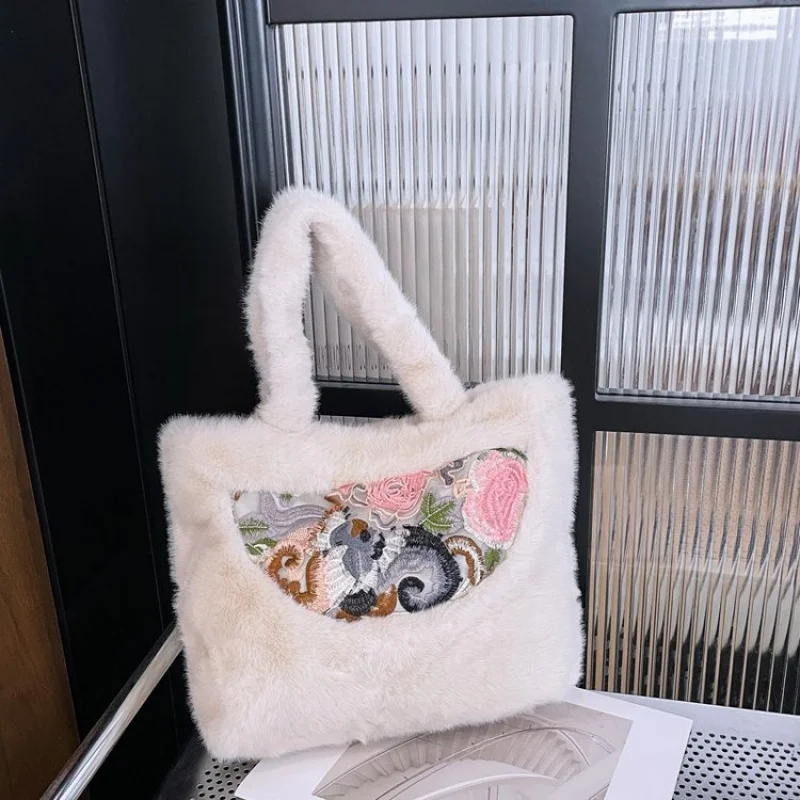 

High-End Women Shoulder Bag With Trendy Design Details And Casual Vintage Vibe Perfect For Daily Office Commute​