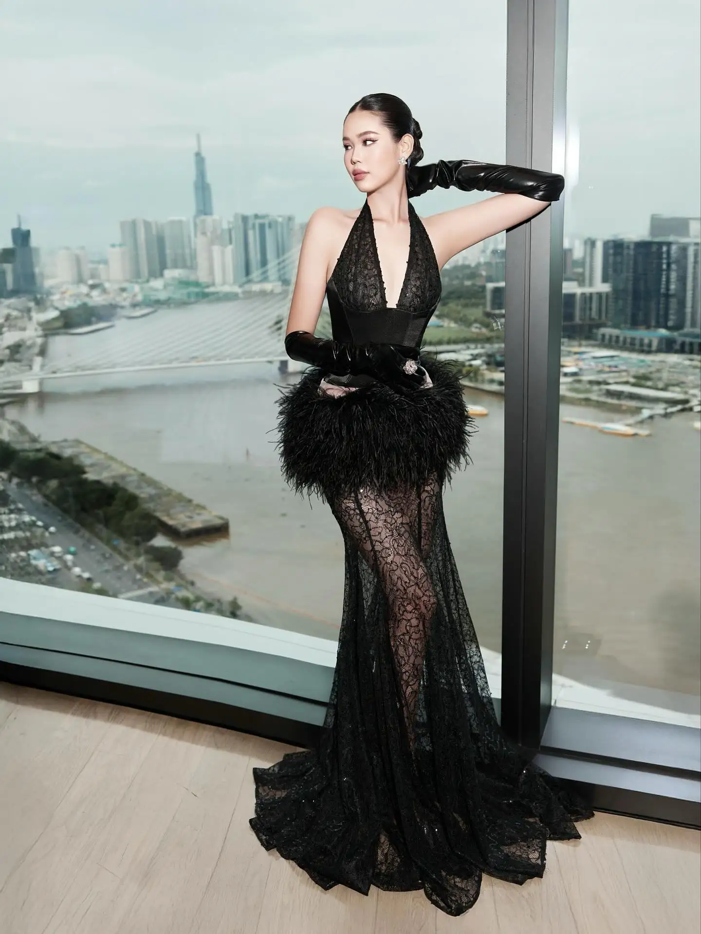 

Customized Feathers Sexy Black Evening Dress Bespoke Occasion Gowns Lace Satin Halter Cocktail Dress Mermaid High Quality
