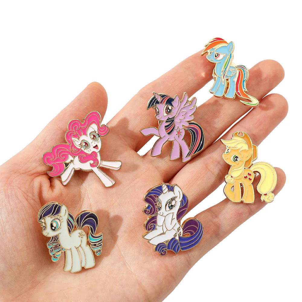 Broche de animales con dibujos de caballos, insignia de Metal, pequeño regalo, venta al por mayor, alfileres para sombreros, broches decorativos, Pin para mochila, gorra de solapa