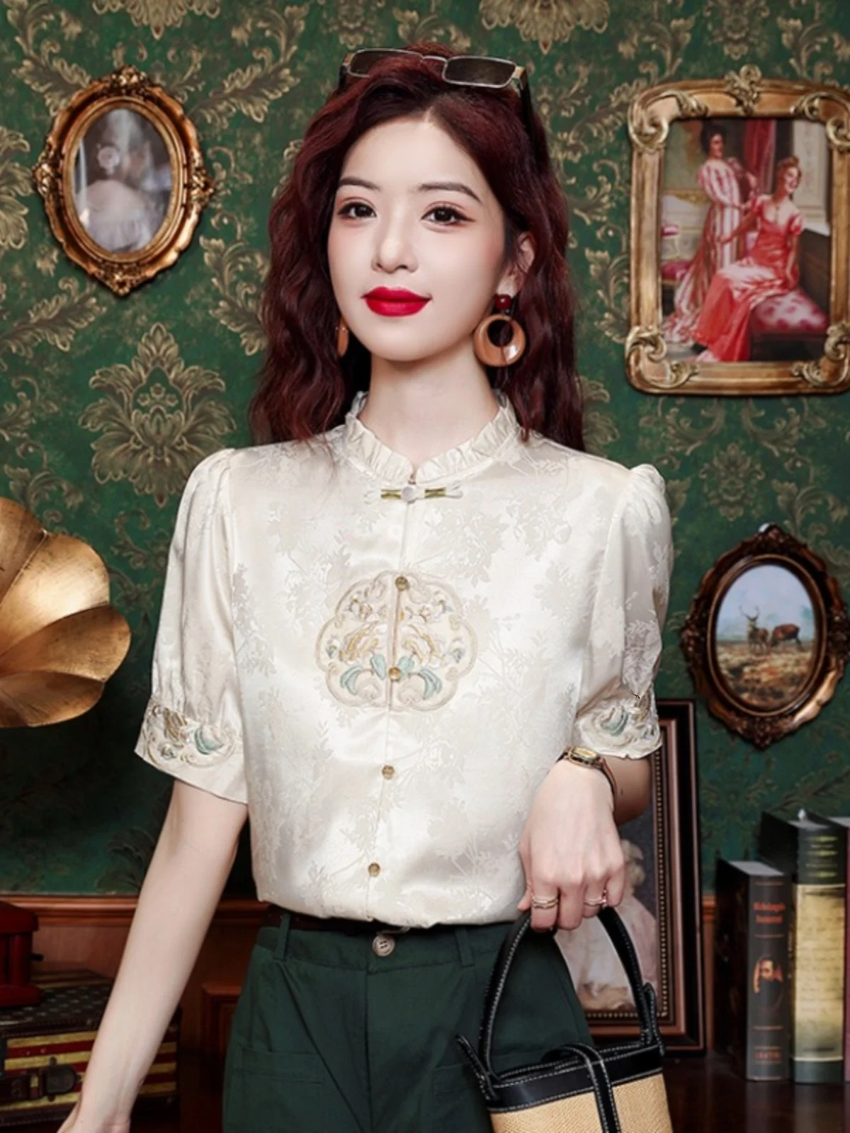 

Новая женская шелковая блузка в китайском стиле с коротким рукавом, летняя, с вышивкой, универсальная, в национальном стиле, на пуговицах