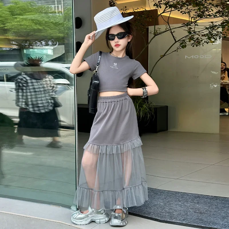 

Комплект из сетчатой юбки для девочек. Летняя модная полуюбка для девочек. Длинная юбка со сращиванием. Новинка 2025 года. Детская футболка с короткими рукавами. Комплект из двух предметов.