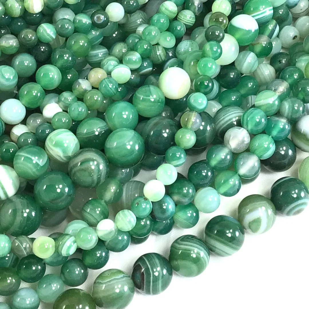 Grüne gestreifte Achatperlen, natürliche Stein-Abstandshalterperlen für die Herstellung von Schmuck – modische Bastelmaterialien für Armbänder und Halsketten.
