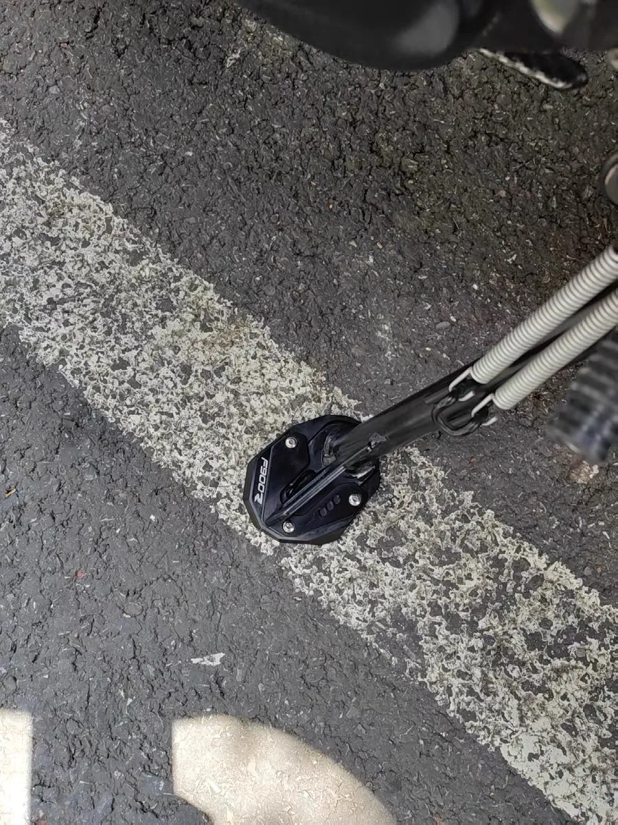 สำหรับ BMW F900R F900XR F900 R XR ปี 2020-2024 2025 อุปกรณ์เสริมรถจักรยานยนต์ แผ่นรองขาตั้งข้างเสริมความแข็งแรง