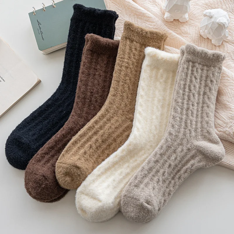 Winter Warm Women Medium Tube Socks Retro Fried Dough Twists Pattern Plush Thickened Warm Mink Velvet Lady Home Sleeping Socks