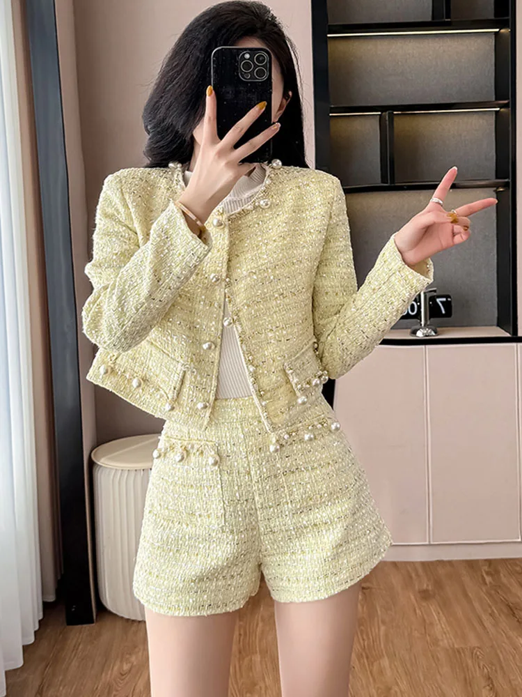 

2025 женские шорты, модные желтые твидовые укороченные топы с длинными рукавами и пуговицами из бисера, пальто и короткие штаны, элегантный женский комплект из 2 предметов
