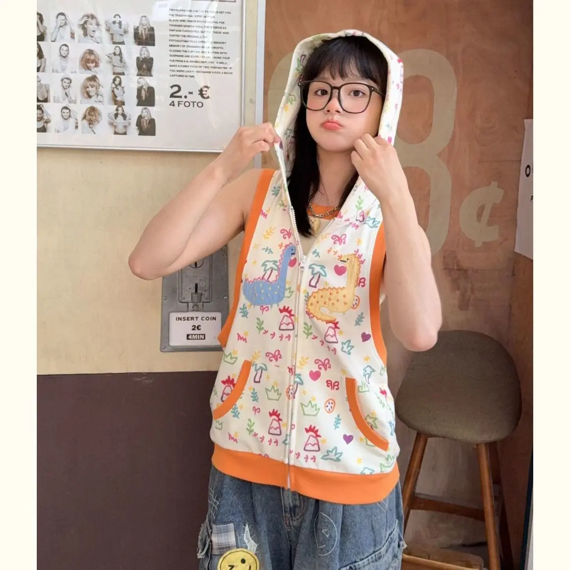 

Onalippa Korean Playful Niche Graffiti Style Printed Vest Hooded Sleeveless Top Popular Y2k Cute Girl Sleeveless Jacket