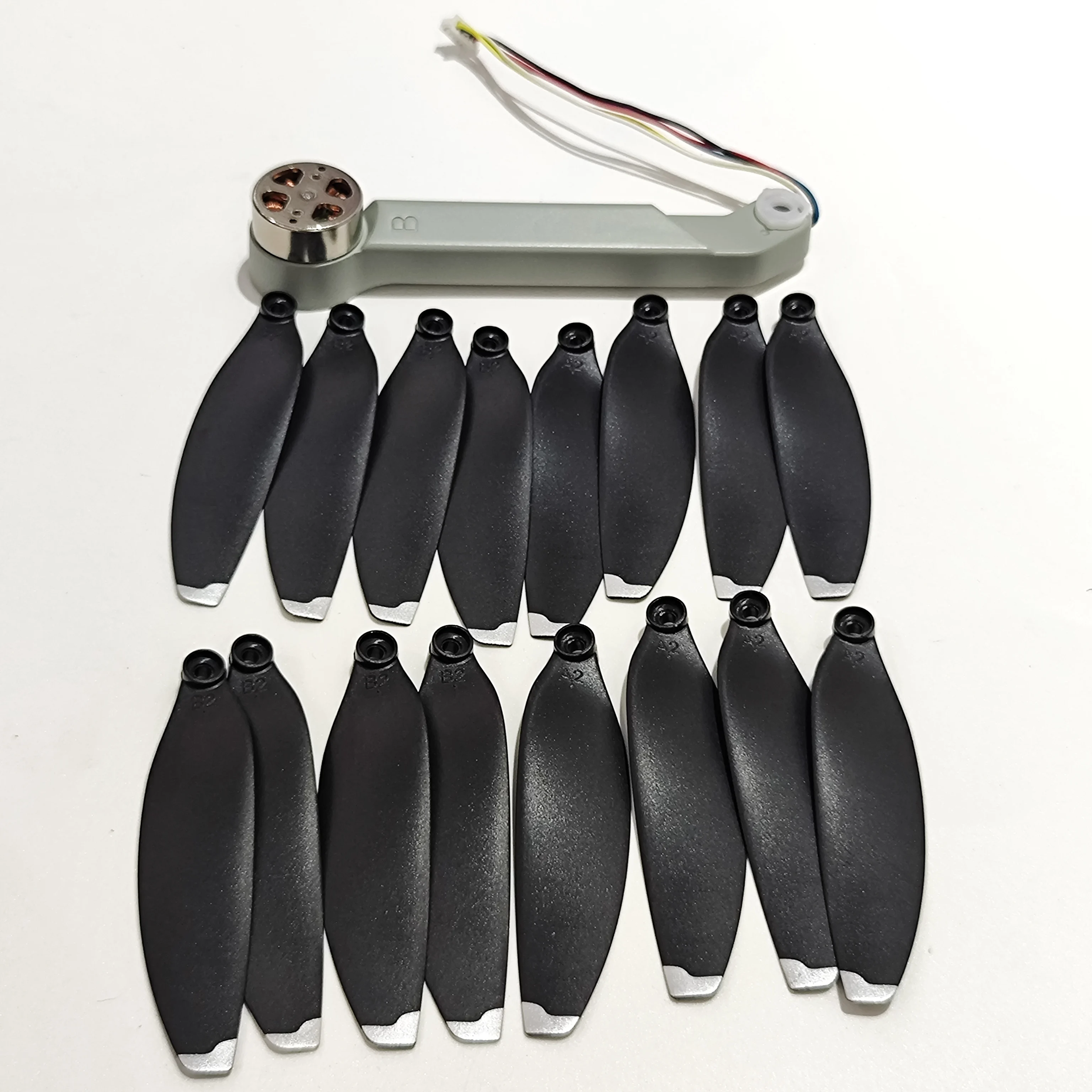 

LYZRC L500 Pro GPS Дрон L500PRO Складной RC Квадрокоптер Запасная часть Бесщеточный двигатель Задний рычаг B + Лопастной пропеллер 16 шт. для L500