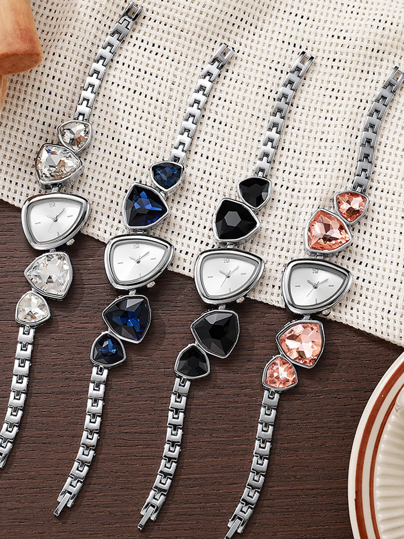 

1pcs/set Teen 1Pcs Triangle Crystal Bracelet Quartz Watch, No Box for Back To School, Vacation & Holiday Daily Wear