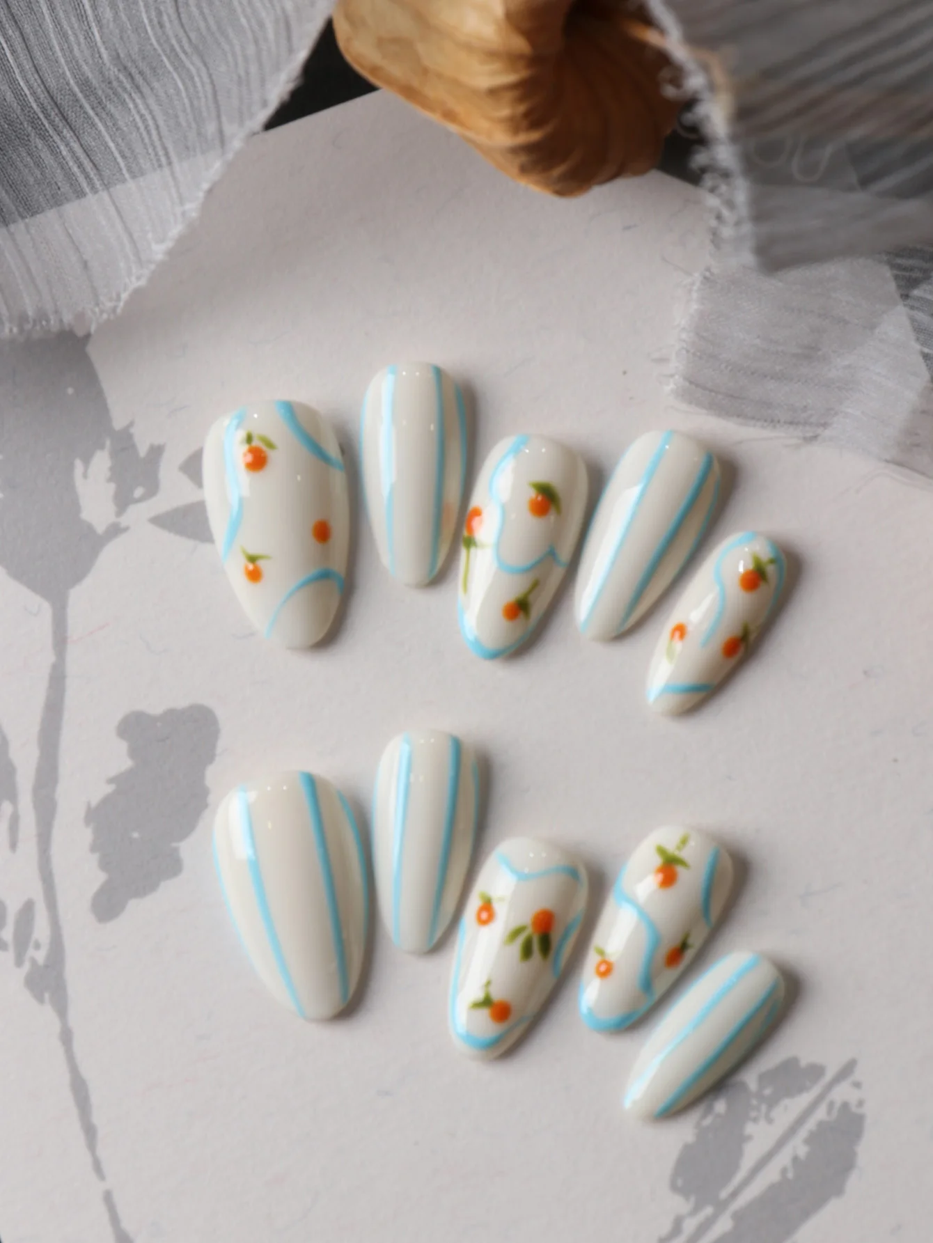 10 Stück Aufklebenägel Blaue Linie Kleine Persimonenform Inklusive 1 Blatt Klebestreifen & 1 Stück Mini-Feile Künstliche Nägel Nagelkunst DIY