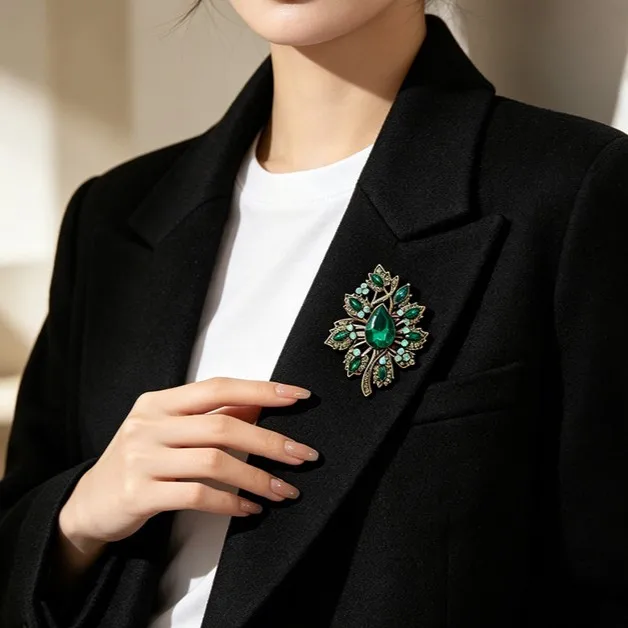 Cross border niche retro fashion diamond inlaid plant flower brooch chest flower, crystal flower brooch, clothing accessories