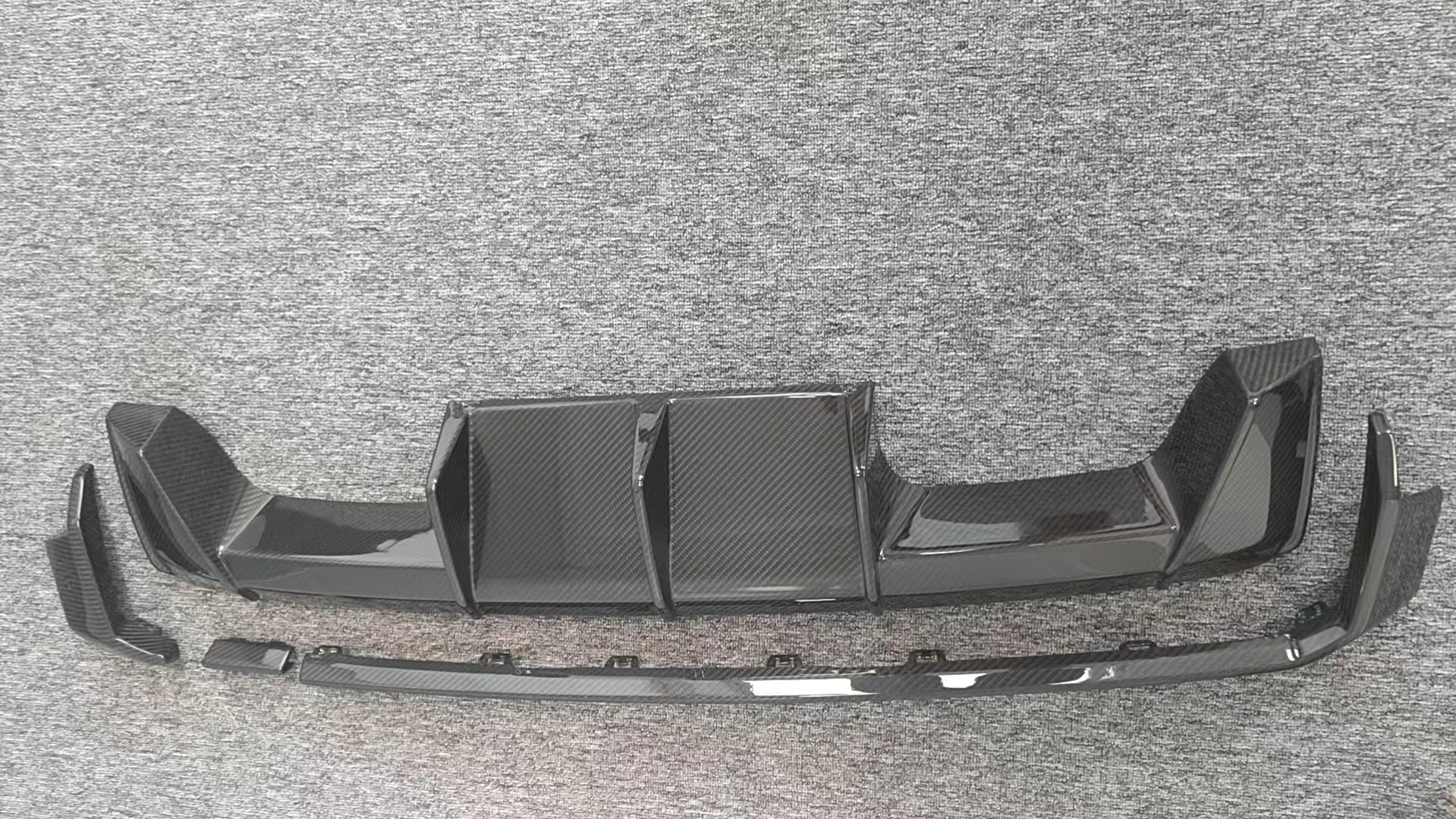 G80 M3/G82 M4 شفة ممتصة للصدمات الأمامية من ألياف الكربون الجافة طراز MP - مناسبة تمامًا