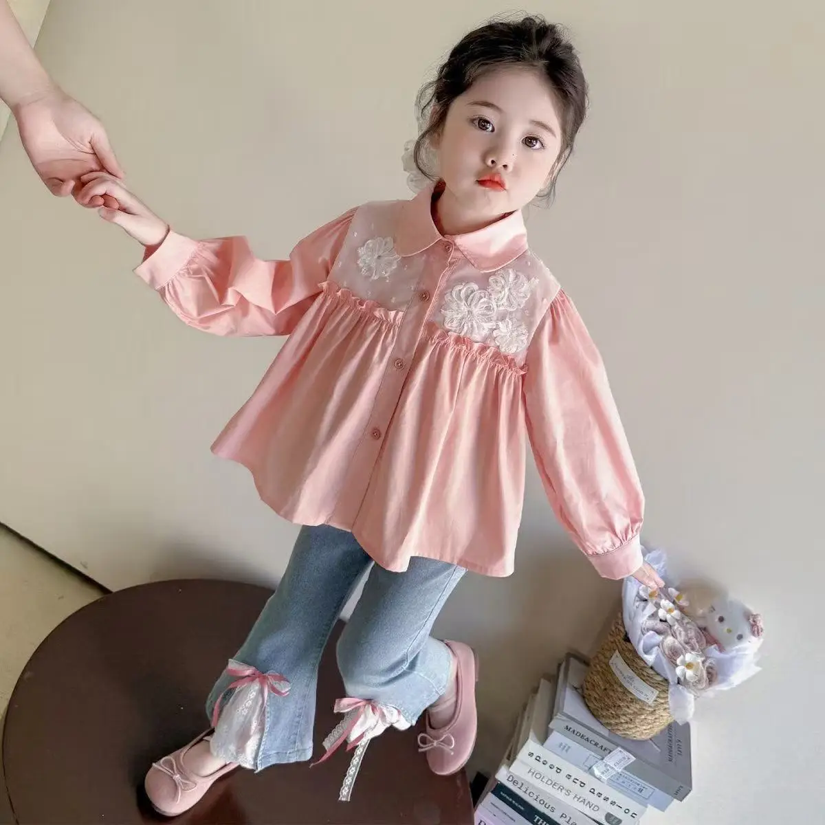 

Детская рубашка для девочек весна-лето 2026: Новая модная модель в западном стиле, корейская версия, с сетчатыми вставками, длинный рукав, пальто