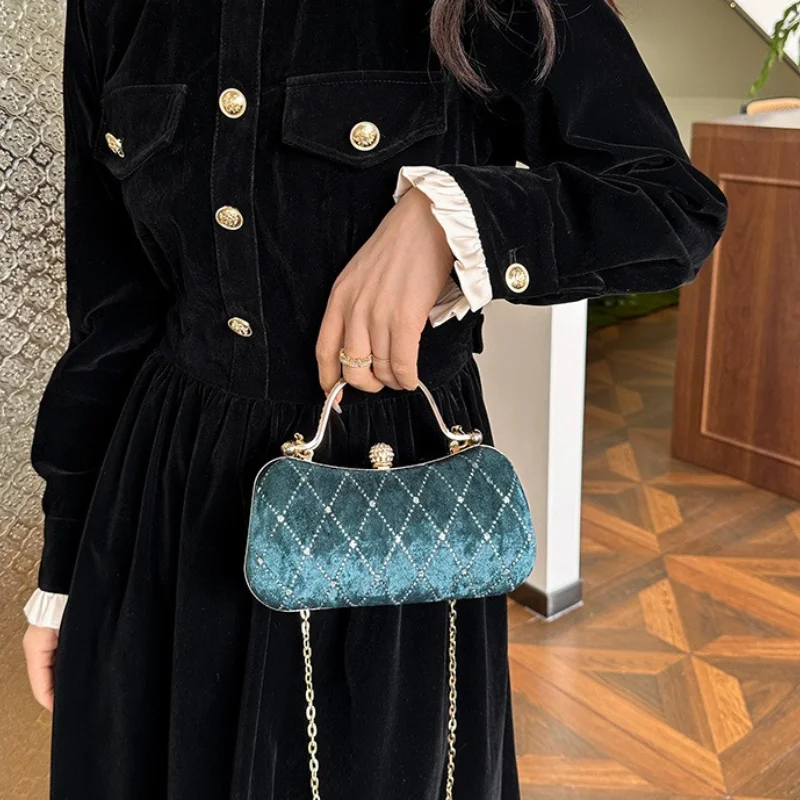 

Elegant Evening Bag Rhinestone Portable Clutch Suitable for Wedding Prom Dinner Party Hanbangs Velvet Mini Formal Bags 2025 Gift