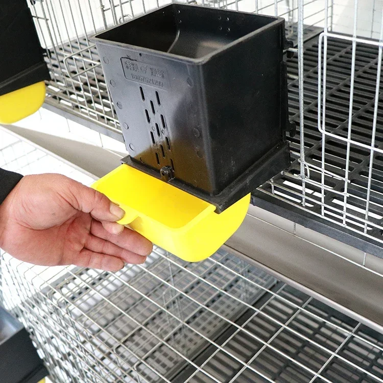 Klatka dla królika z zewnętrzną, dzieloną karmniczką.