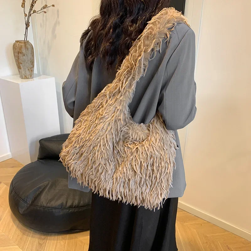 2024 Autumn and Winter New Fashion Shoulder Bag Women's Lazy Style Atmosphere Bag Fluffy Niche Temperament Armpit Bag