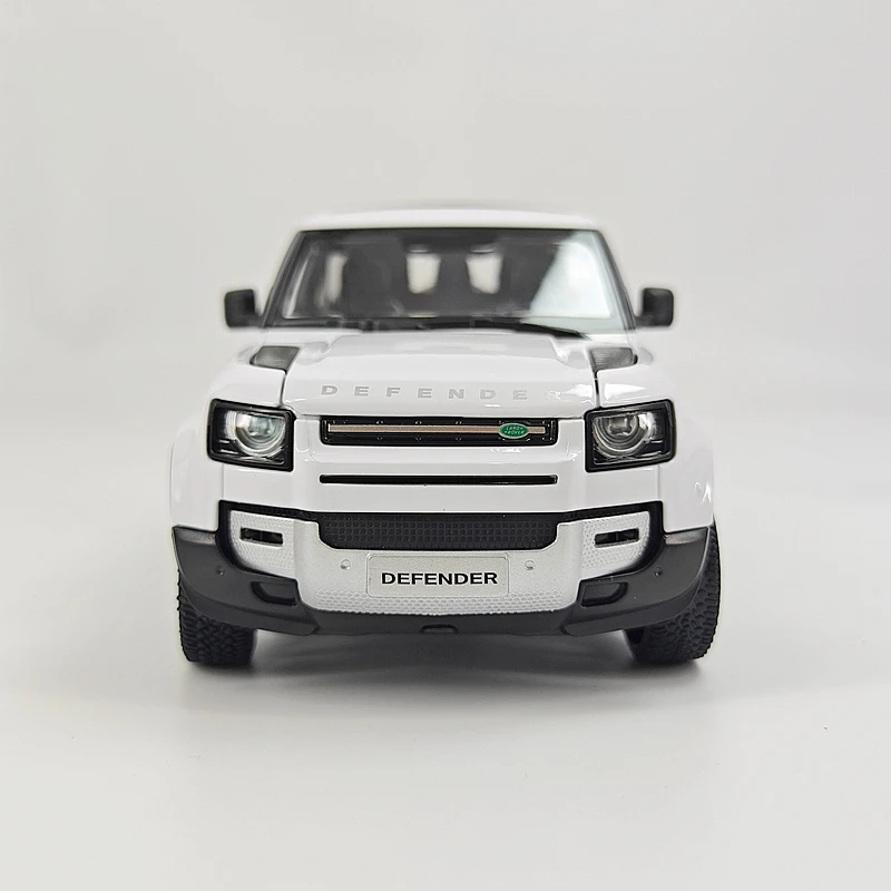 

Модель внедорожника Land Rover Defender 90 от Rastar, масштаб 1:24, из сплава, с открывающимися дверями, декоративная.