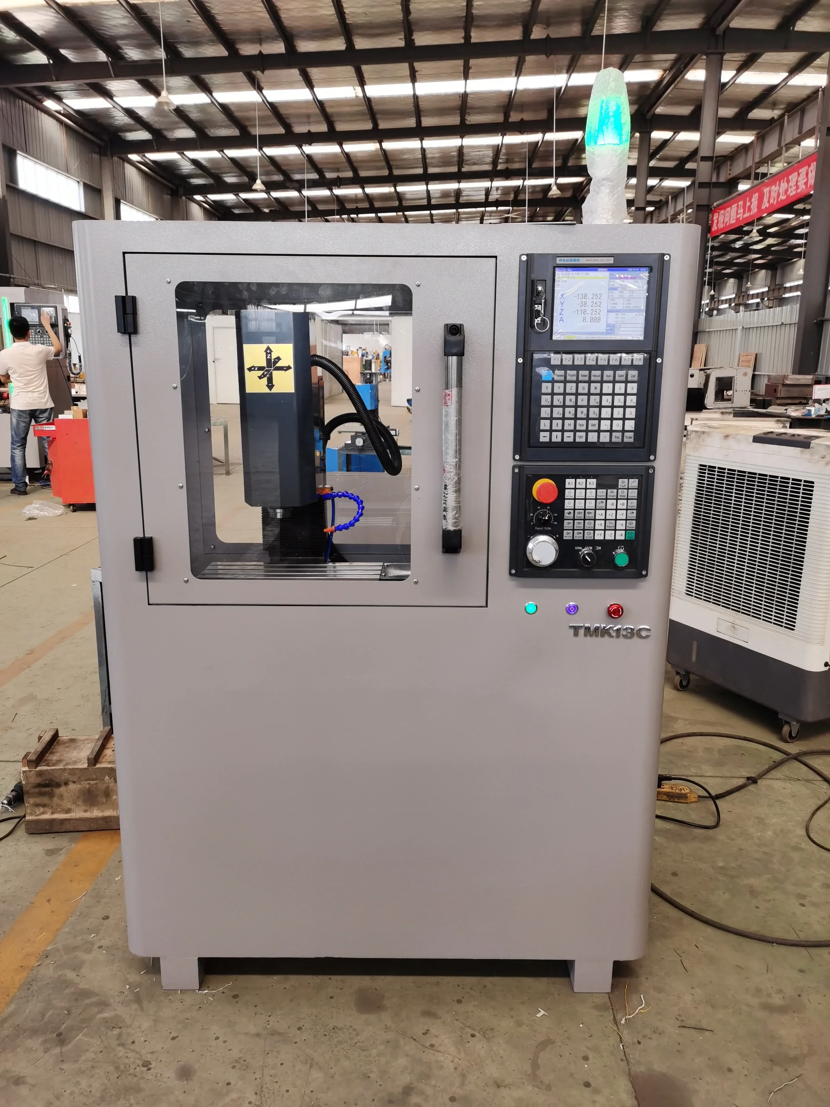 آلة طحن صغيرة باستخدام الحاسب الآلي TMK13C مع غطاء كامل #4