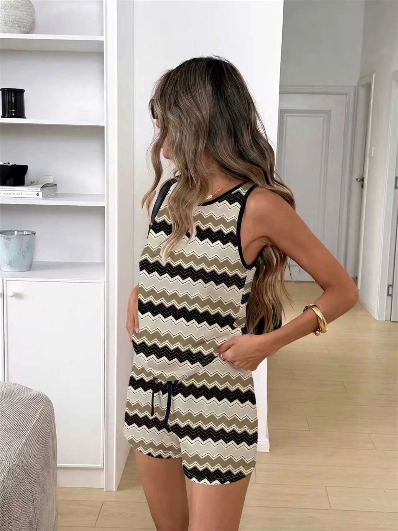 Women's Spring/Summer Fashion Two-Piece Set - Striped Print Sleeveless Vest + Striped Print Shorts Two-Piece Set view 4