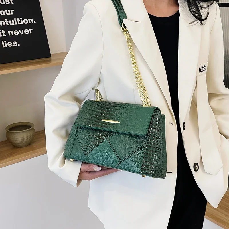 2024 New Handbag Women's Large Capacity Crocodile Pattern Postman Bag Fashionable One Shoulder Crossbody Advanced Feeling Bag