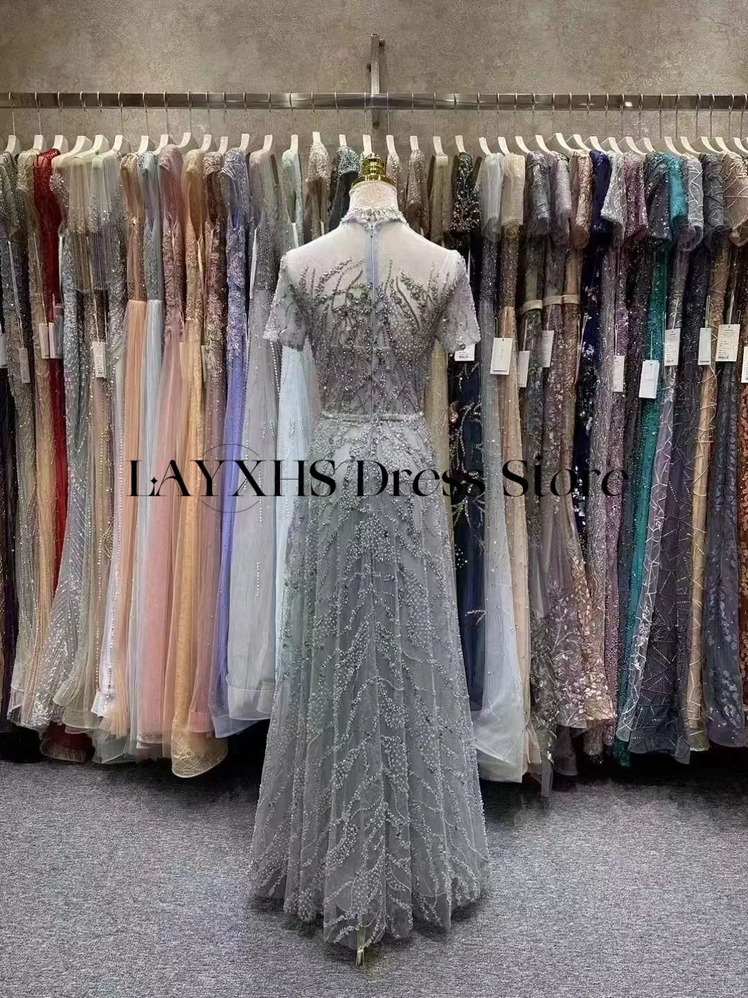 Elegant Silver Sequin ชุดเจ้าสาว 2025 ลูกปัดแขนสั้นคอสูงชุดแต่งงานที่กําหนดเองชุดราตรี