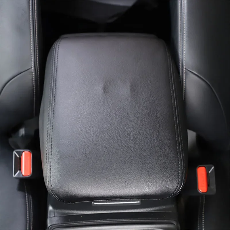 

Leather Black Car Armrest Box Cover Decorative Interior Car Accessories For Honda CRV 2023