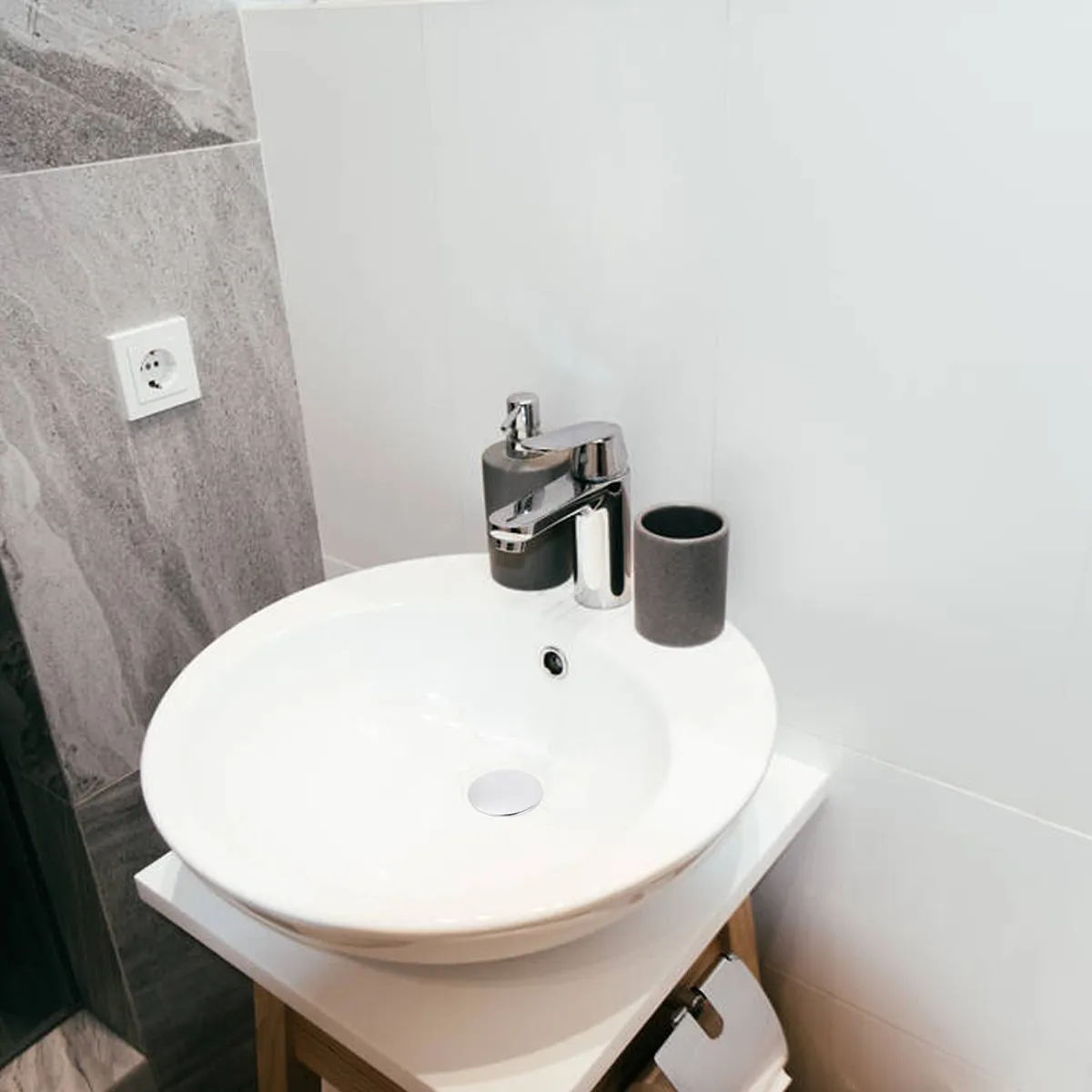 

Zinc Alloy Pop-Up Drainage Cover Tub Drain Stopper Silver Long-Lasting Replacement for Bathtub Sink Bathroom Accessories