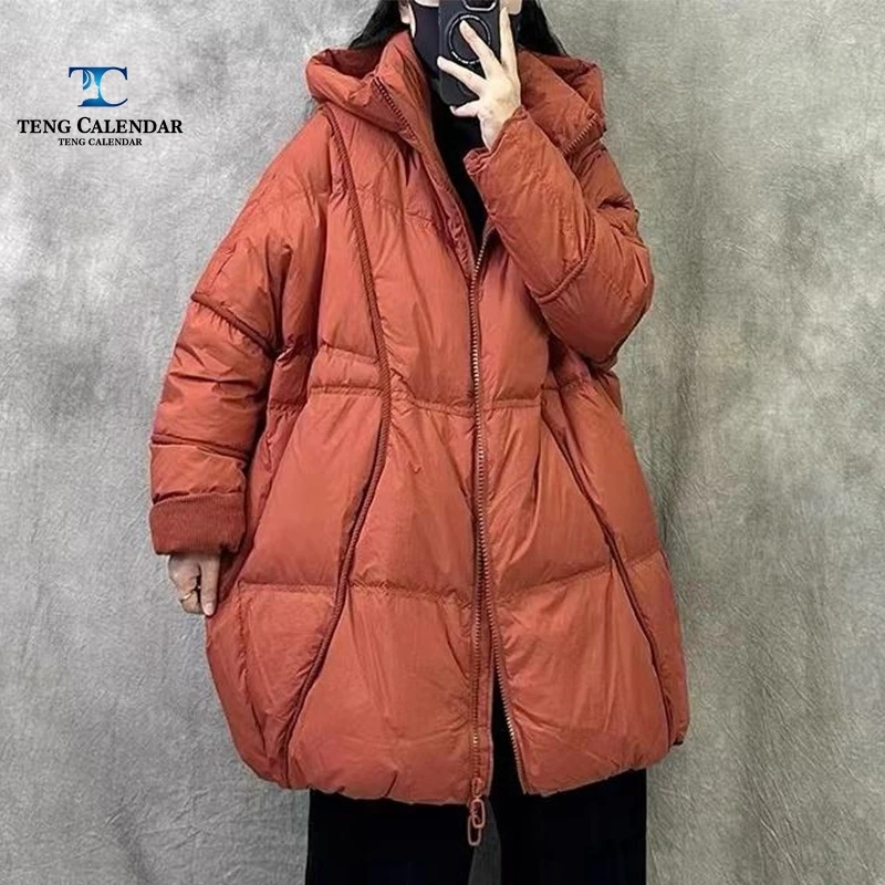 Jaqueta de pato branco com capuz, jaqueta quente europeia solta e grossa de médio a longo, roupas de inverno femininas 2025 novo estilo