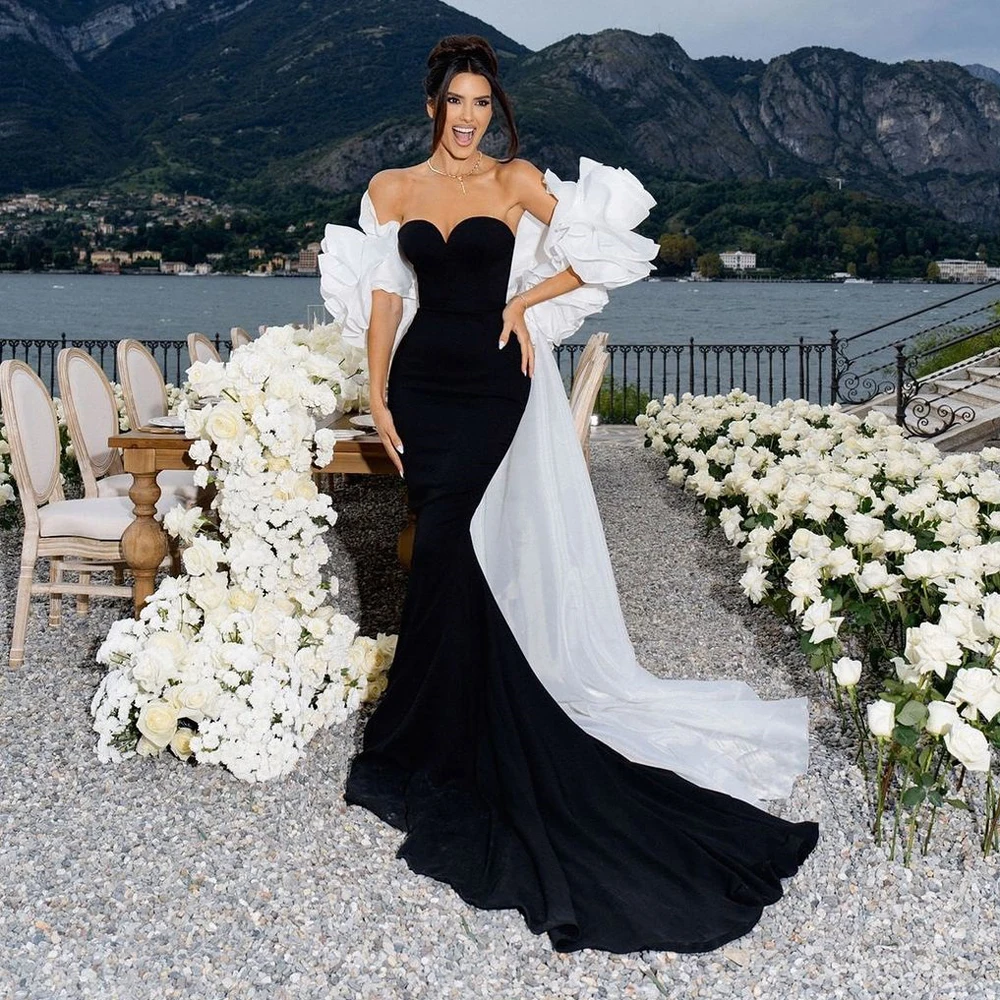 2025 Hot Sale Black Mermaid Evening Party Dresses with White Ruffled Flower Cape Chic Celebrity Dress Shawls Formal Prom Gown