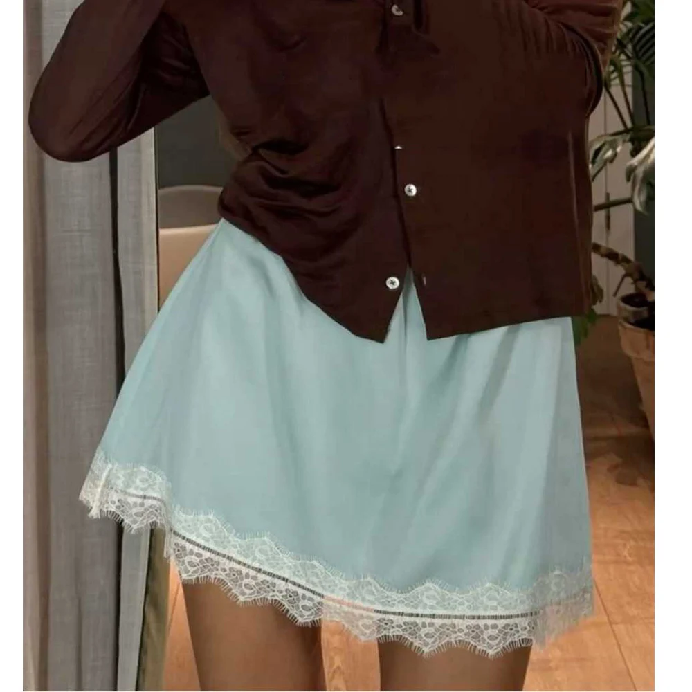 Vrouwen Vintage Y2K Fee Elegante Satijnen Effen Rokken Sexy Jaren '90 Esthetische Kanten Rand Elastische Taille Patchwork Casual Mini Rokken