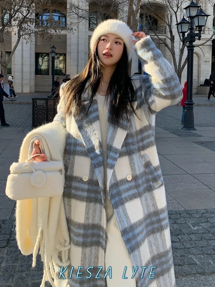 Fashion 2024 Winter  White and Blue Plaid Atmosphere Return Woolen Coat Women Design Sense Outwear Thickening warmth overcoat