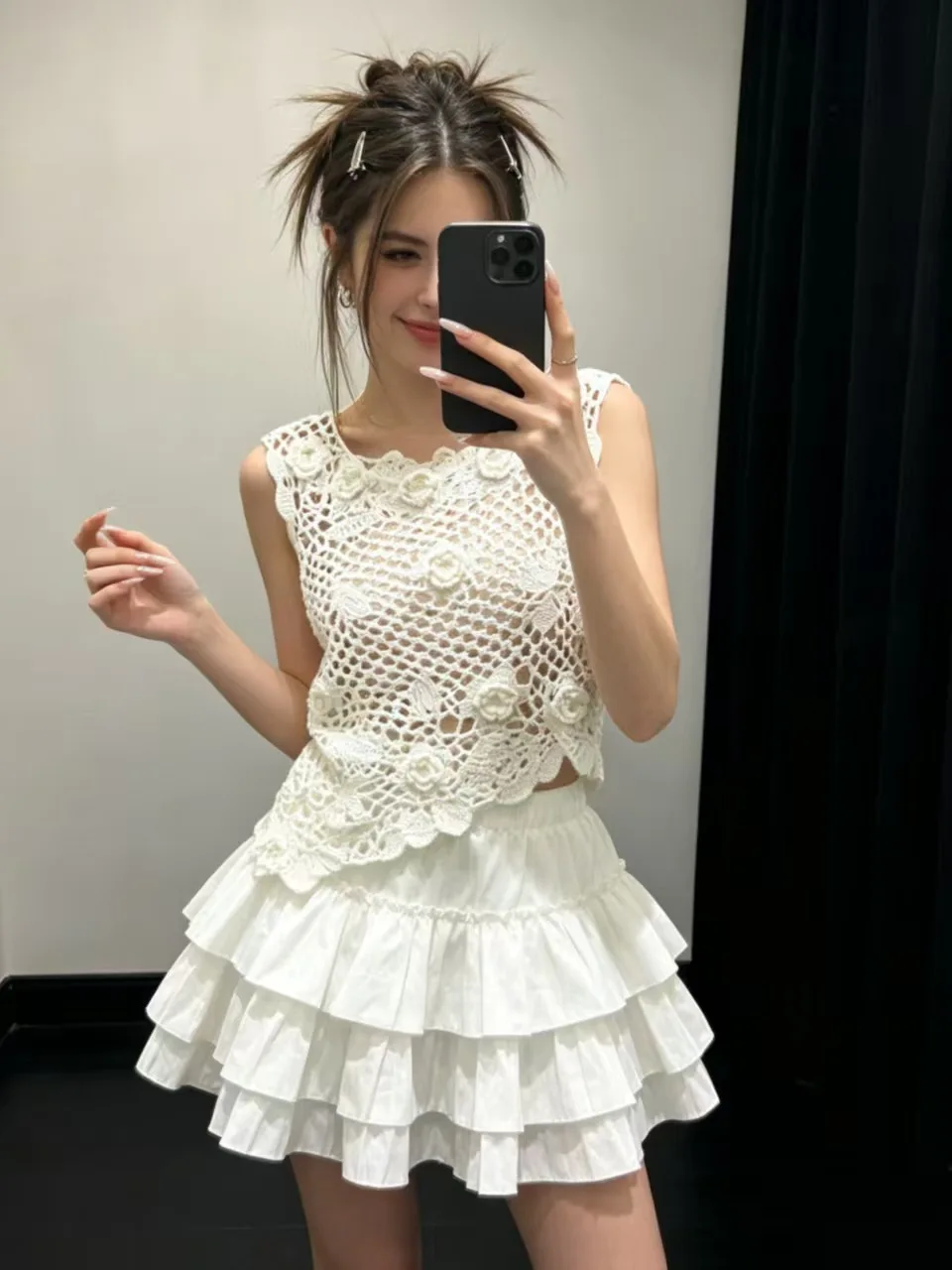 

High-End European Spring Summer Unique Design Flower Hollow out Irregular Women's Vest Top Knittedwear Vintage Style Slim Fit