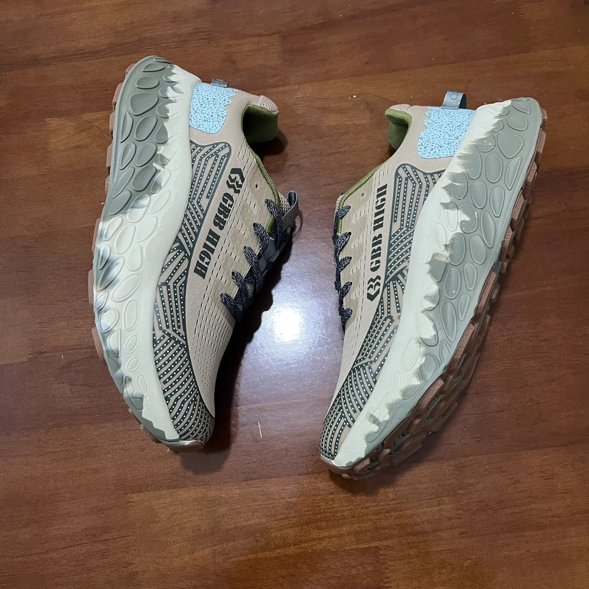 Hot-selling summer new arrivals: Summer outdoor walking shoes with comfortable slip-resistant soles and spacious design hiking b