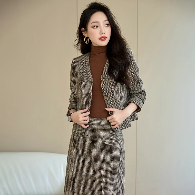 2025 Autunno Nuovo Slim Fit Marrone Pendolarismo Abito versatile Design Temperamento Abito da donna professionale