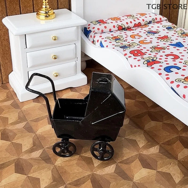 1:12 Poppenhuisminiaturen Zwart Smeedijzeren Kinderwagen Model Poppenhuis Slaapkamer Scène Decor Ornamenten Fantasiespel Speelgoed DIY