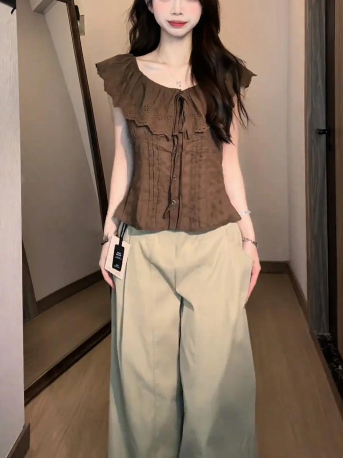 

French Style Slimming Women's Shirt Spring 2026 Belted Waist Cinching Sleeveless Coffee Color Stand Collar Gathered Hem