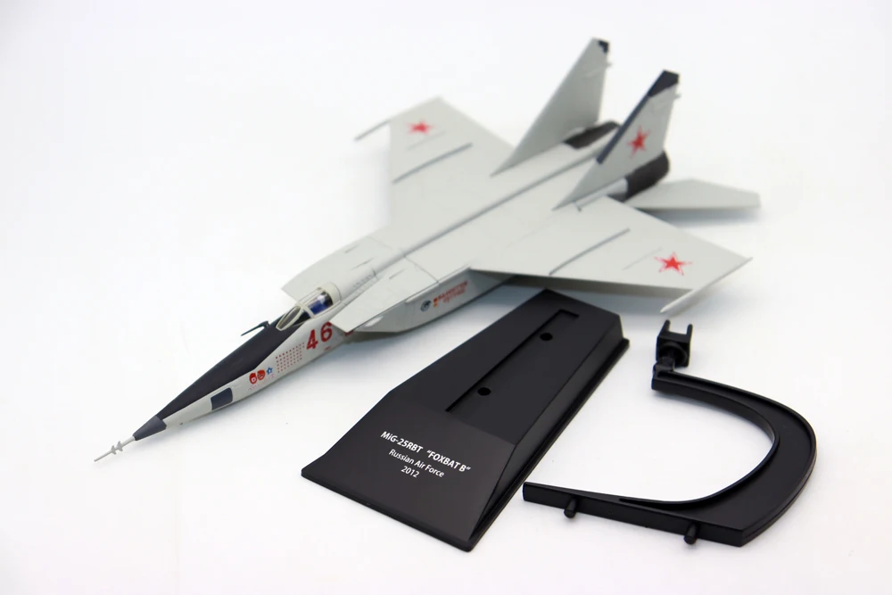 

New 1/100 MiG 25RBT FOXBAT B Russian Air Force 2012 Diecast alloy simulation model aircraft for collection gift