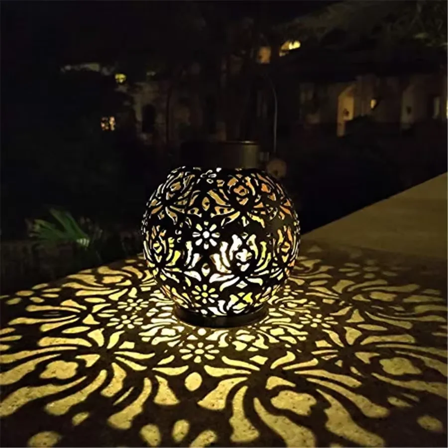 HOMEFISH Buitenlamp van ijzer, op zonne-energie, hanglamp, holle LED, waterdicht, landschapsprojectielamp voor tuindecoratie