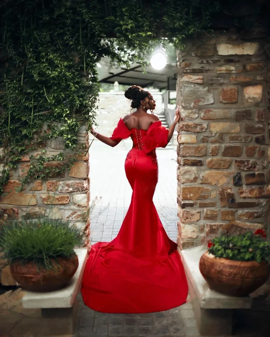 قبالة الكتف الساتان الحفلة الراقصة الأفريقية رائع فساتين السهرة حورية البحر الأحمر مطرز