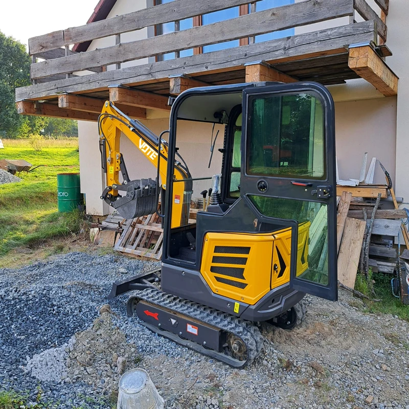 CE Certified New Crawler Digger Farm Excavators Diesel Engine  Mini Excavator 1.8 Ton for Sale Price customized