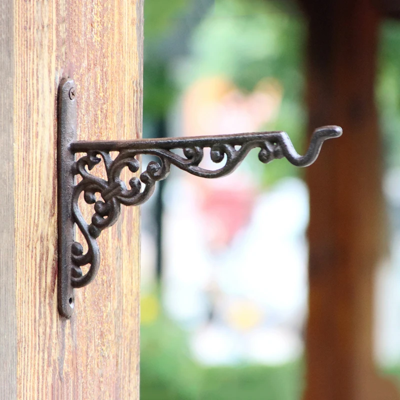 

Antique Rustic Cast Iron Wall Mounted Hook For Hanging Flower Planter Basket Candle Lantern Home Garden Decor Corner Shelf